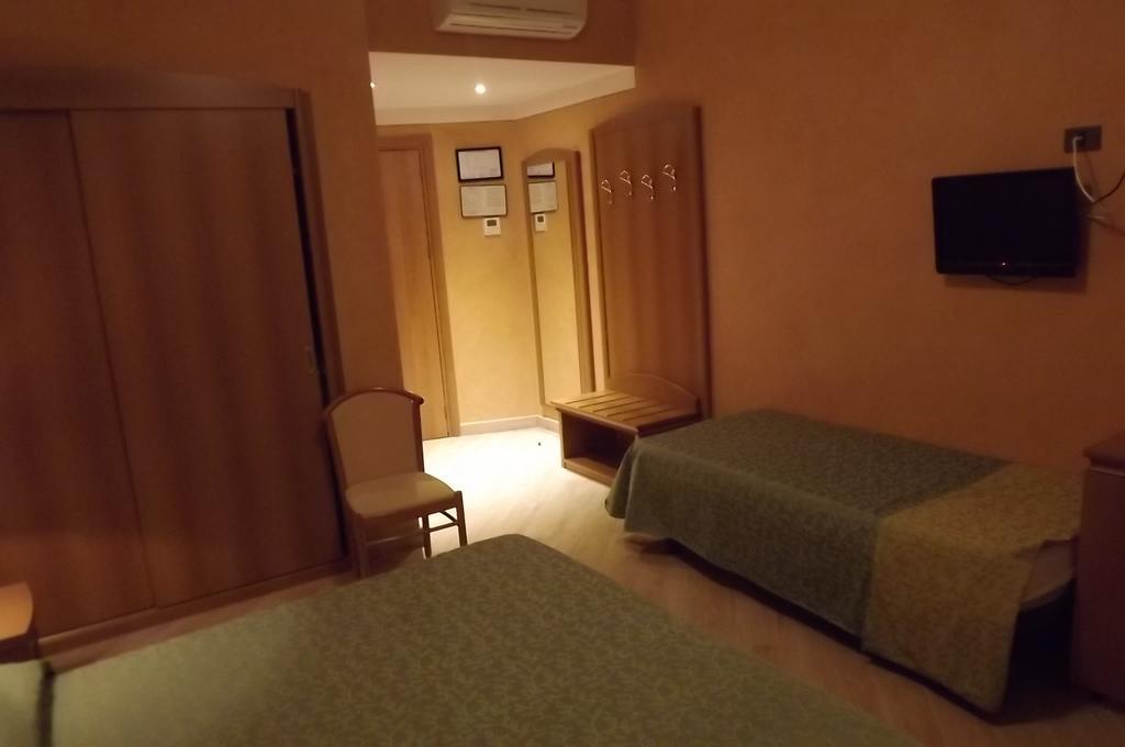 Double or Twin Room Lake View