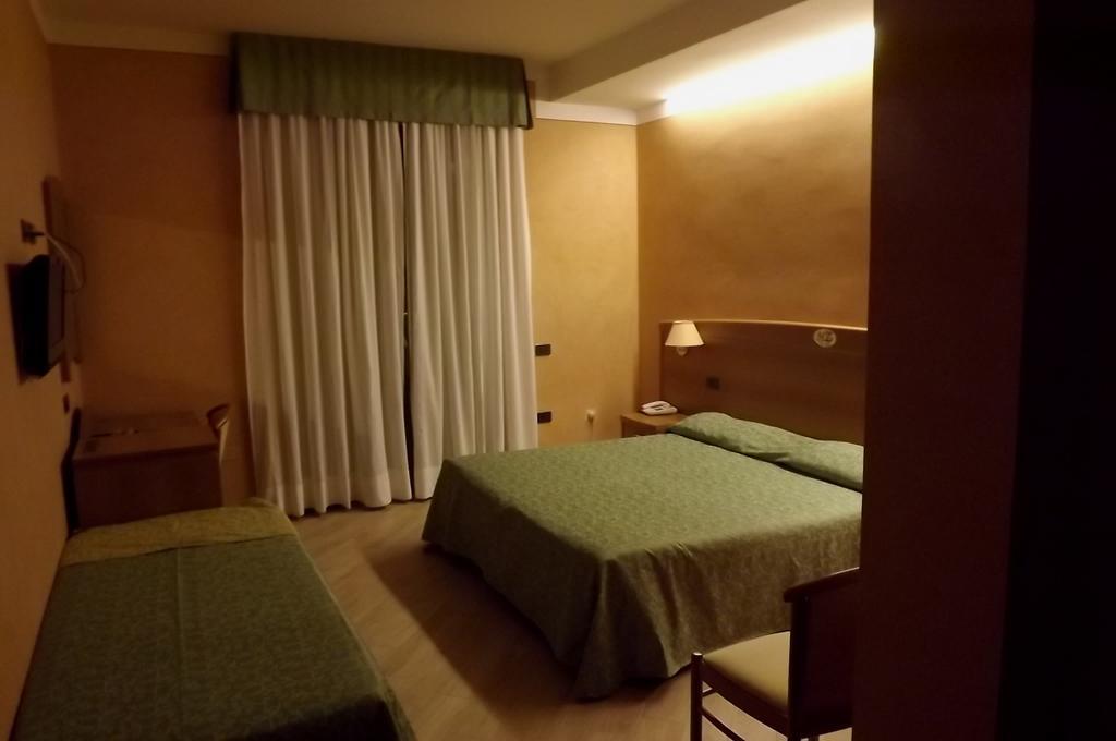 Double or Twin Room Lake View