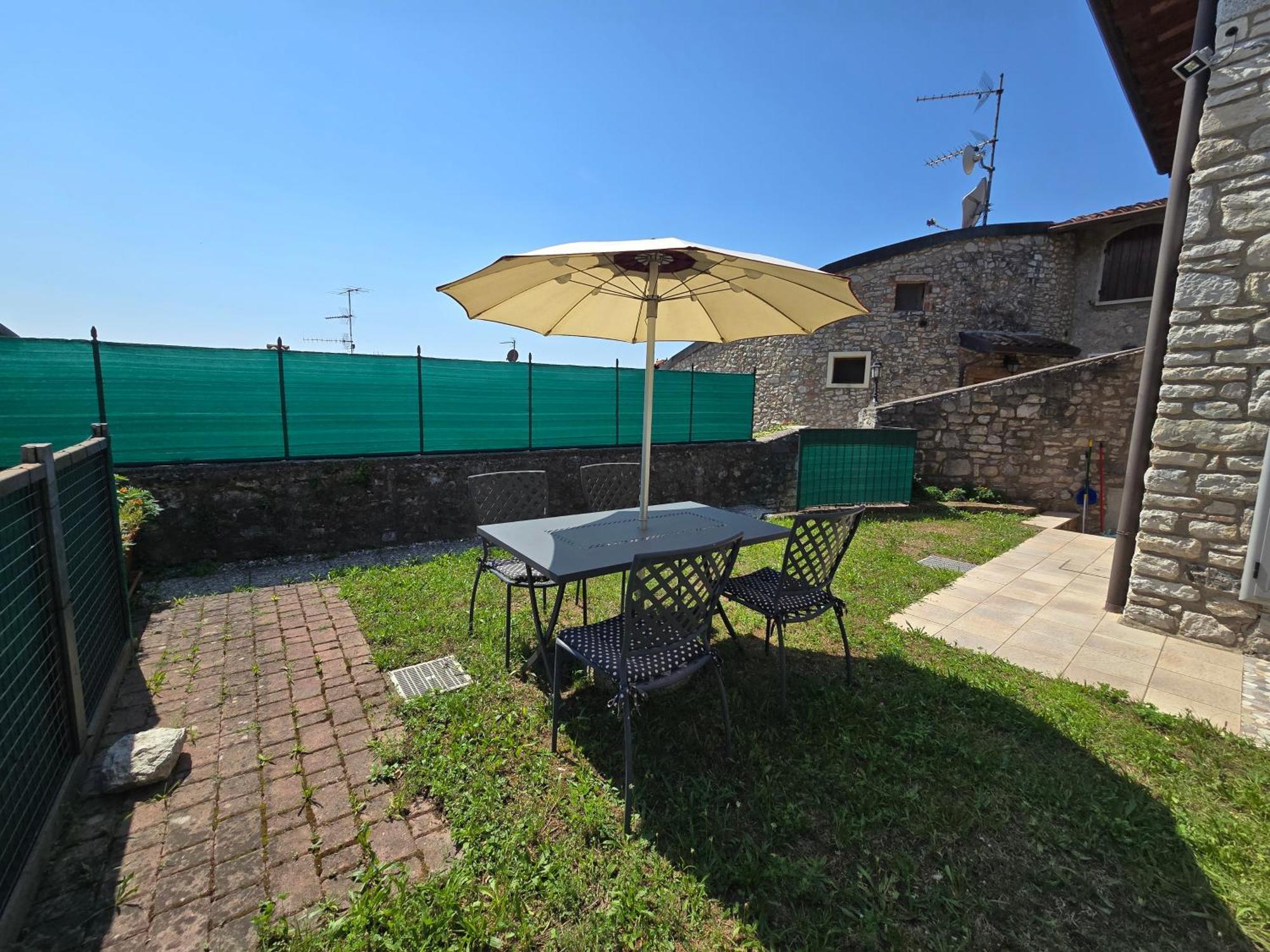 One-Bedroom Apartment Garden