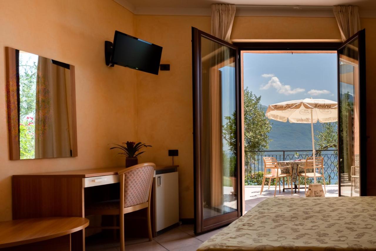 Double or Twin Room Lake View