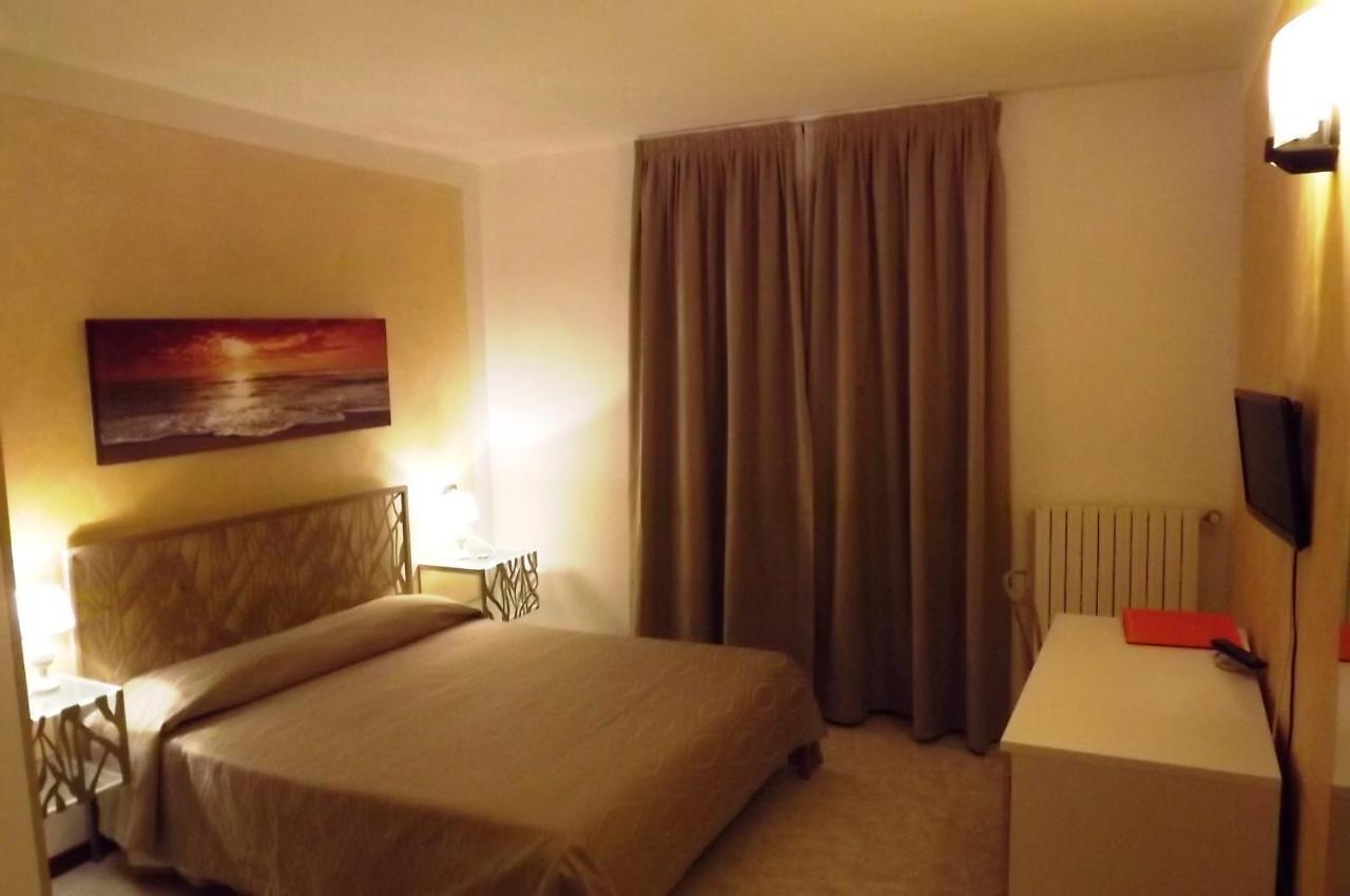 Double or Twin Room Partial Lake View